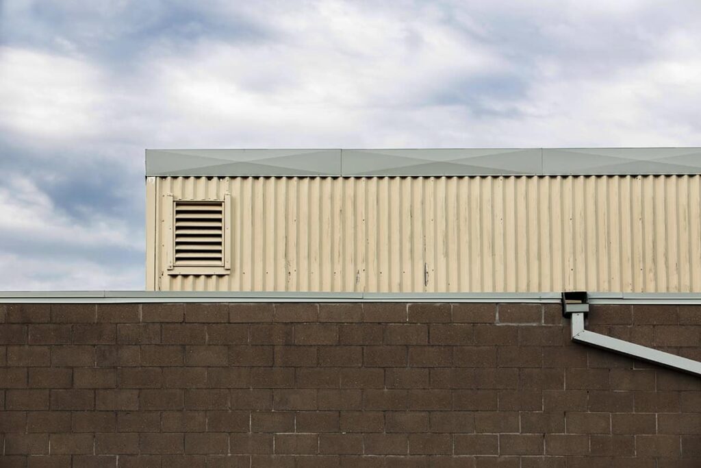 Κατασκευαστική λεπτομέρεια στο ανώτερο τμήμα κτιρίου – ενδεικτική εικόνα για προσθήκη καθ’ ύψος και τεχνικό έλεγχο